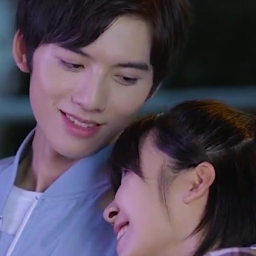 邓超元宋伊人悬崖捂眼吻