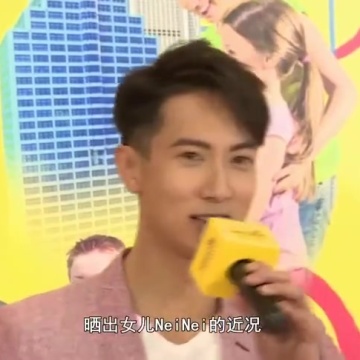 吴尊女儿在文莱国王面前演奏大提琴