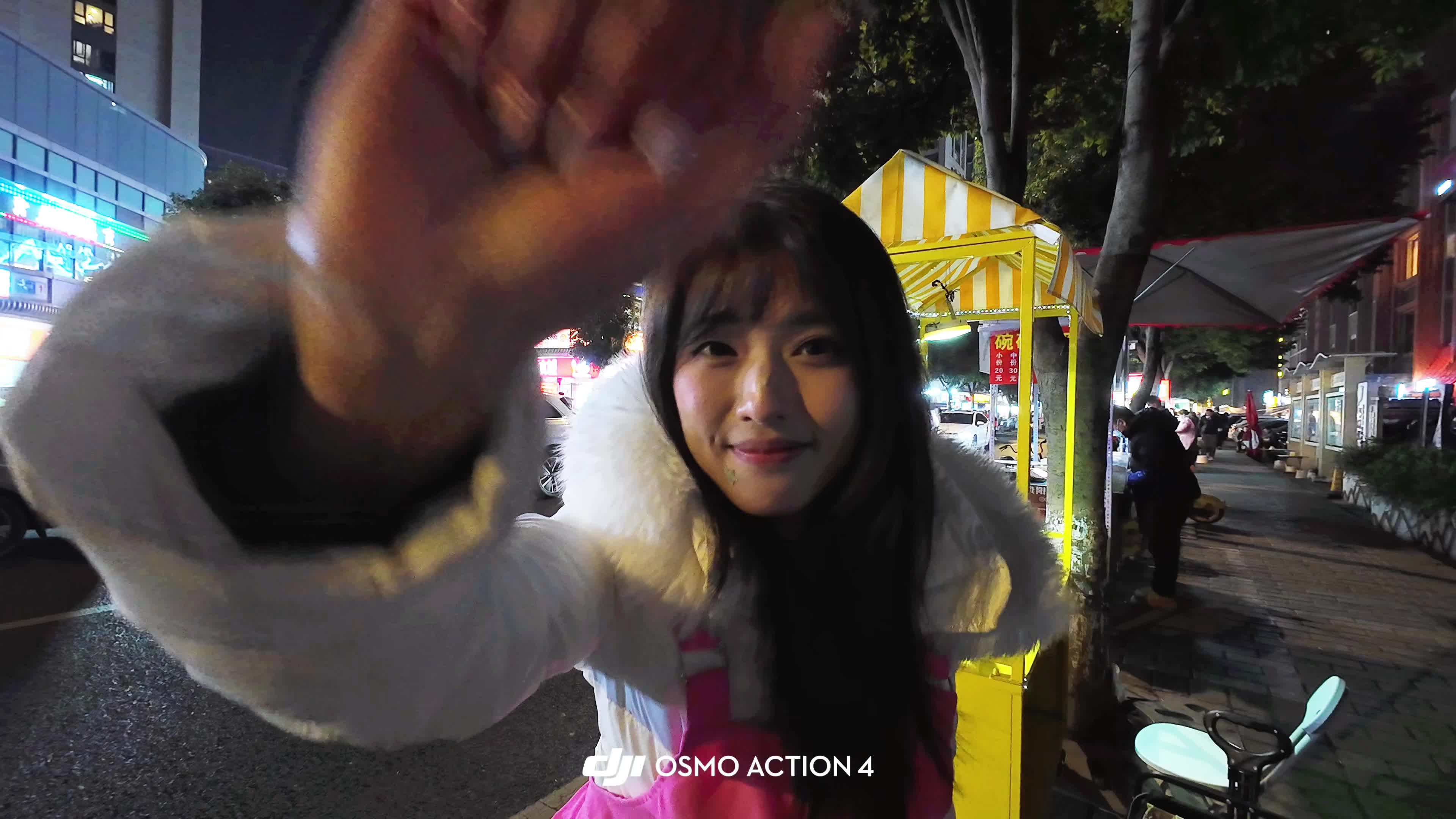 摆摊也要和摊主跳成一团 摆摊也要和摊主跳成一团